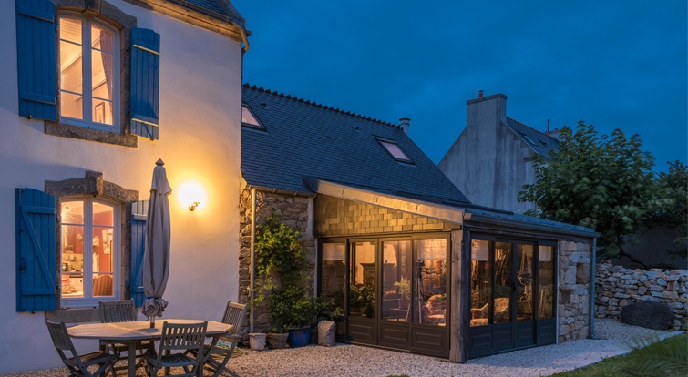 extension maison avec facade en ardoise