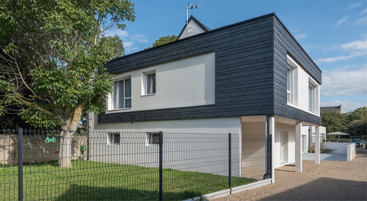 renovación casa con fachada y tejado de pizarra