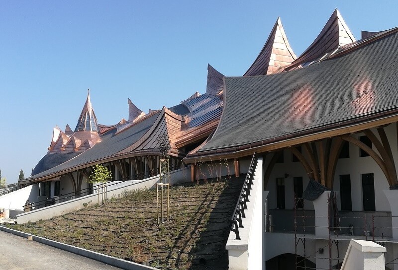 slate roof of the sport and conference centre in Felcsút by Imre Makovecz