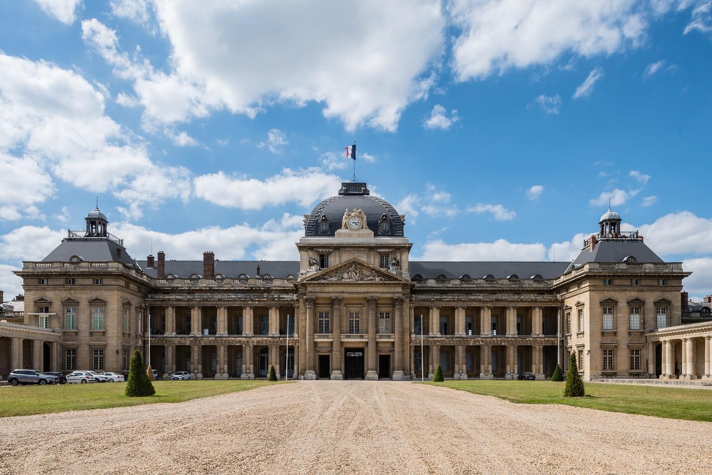 Noticias de última hora dictador peor Un proyecto bajo alta vigilancia: la Escuela Militar en París | Cupa  Pizarras