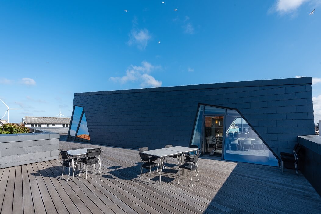 bâtiment habillé d’ardoise avec CUPACLAD au Danemark