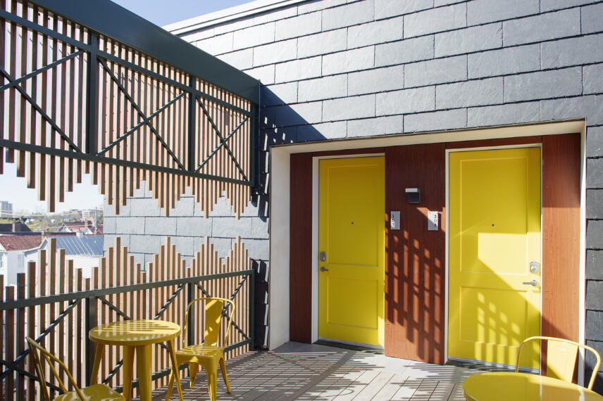 Off Line Court facade