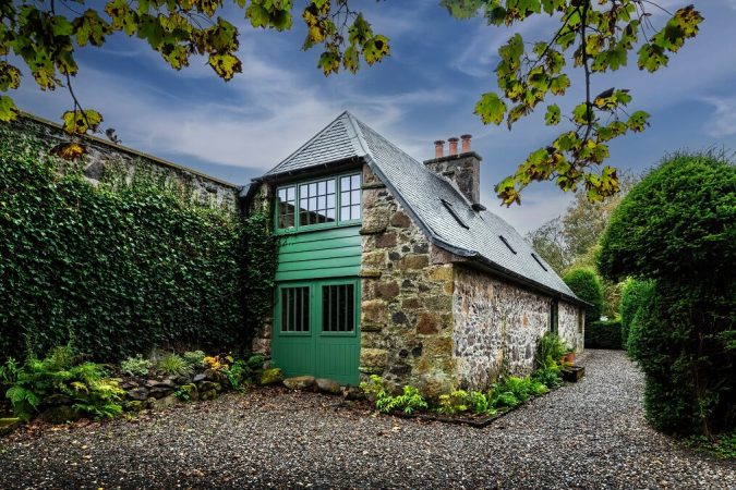bothy-house-scotland-slate-roof