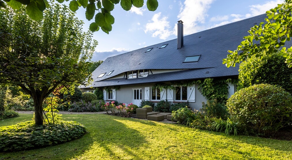 Les six types de lucarnes : Lucarne à joues galbées