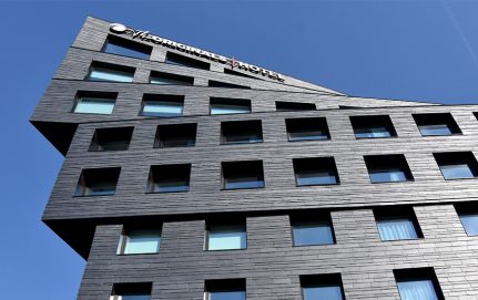 Binet-gebouw met gemengd gebruik bekleed met leisteen in Parijs